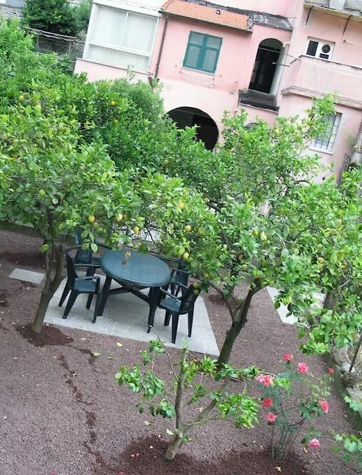 Apartment With Private Garden Finale Ligure